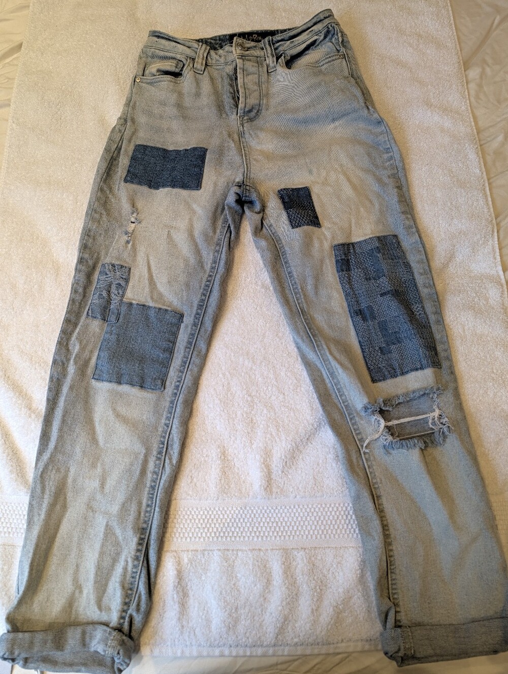 Indigo Rein Distressed Patchwork Relaxed Jeans – Size 7 / 24x27 (Fits XS)